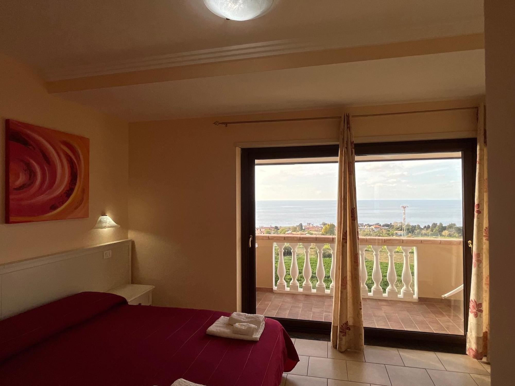 ホテル Residenza Domus Aurea Tropea- Vista Mare サンタ・ドメーニカ エクステリア 写真
