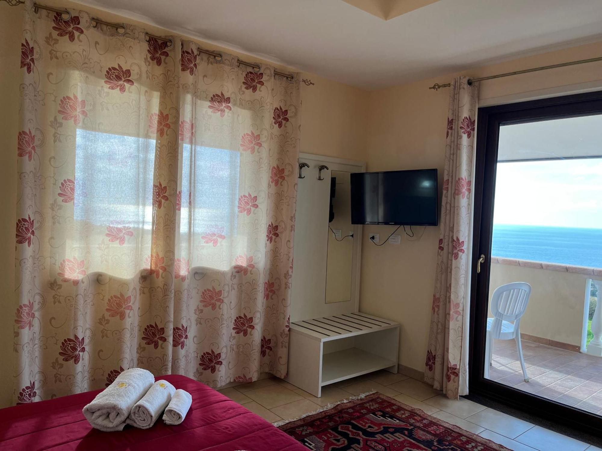ホテル Residenza Domus Aurea Tropea- Vista Mare サンタ・ドメーニカ エクステリア 写真