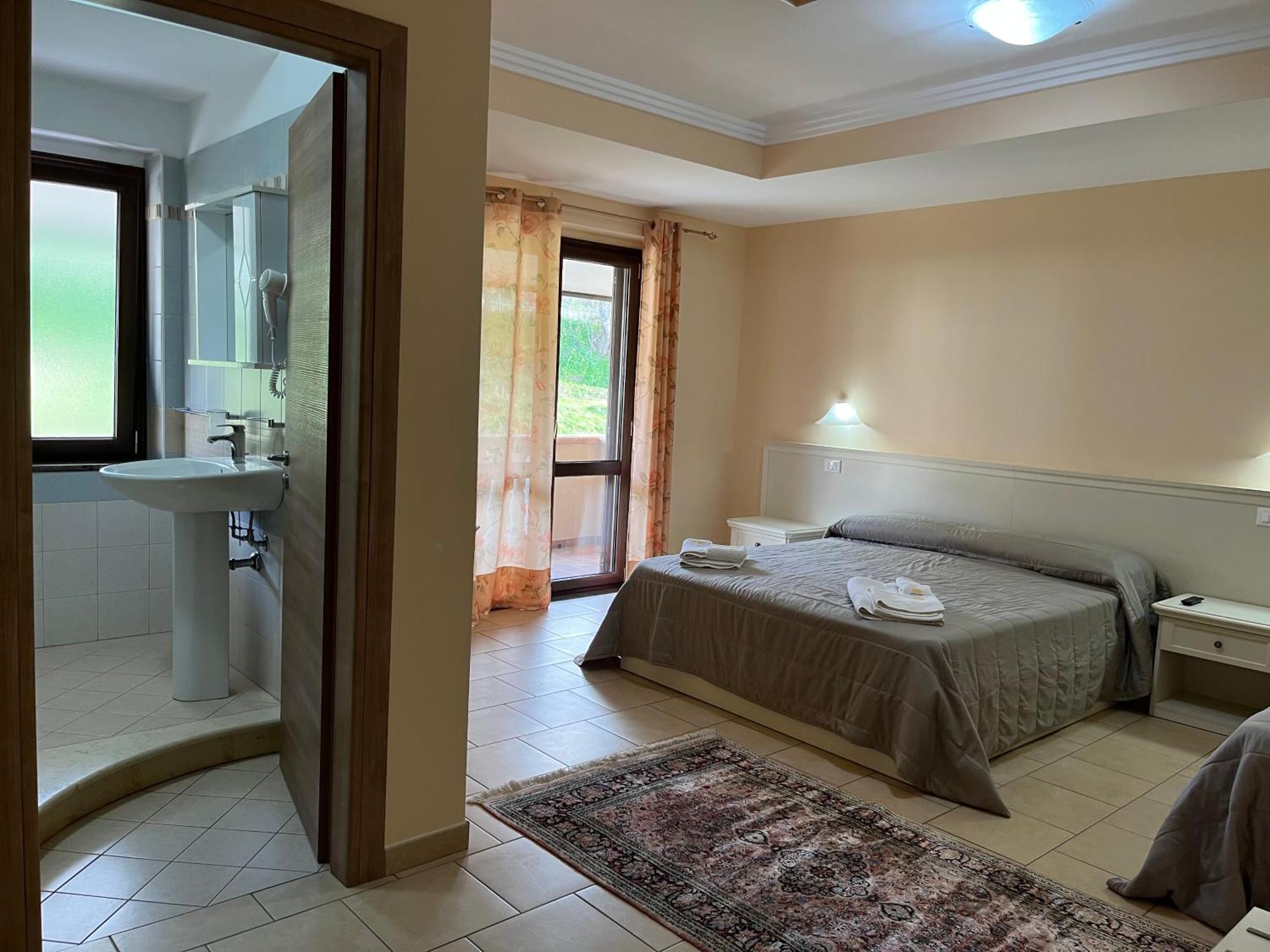 ホテル Residenza Domus Aurea Tropea- Vista Mare サンタ・ドメーニカ エクステリア 写真