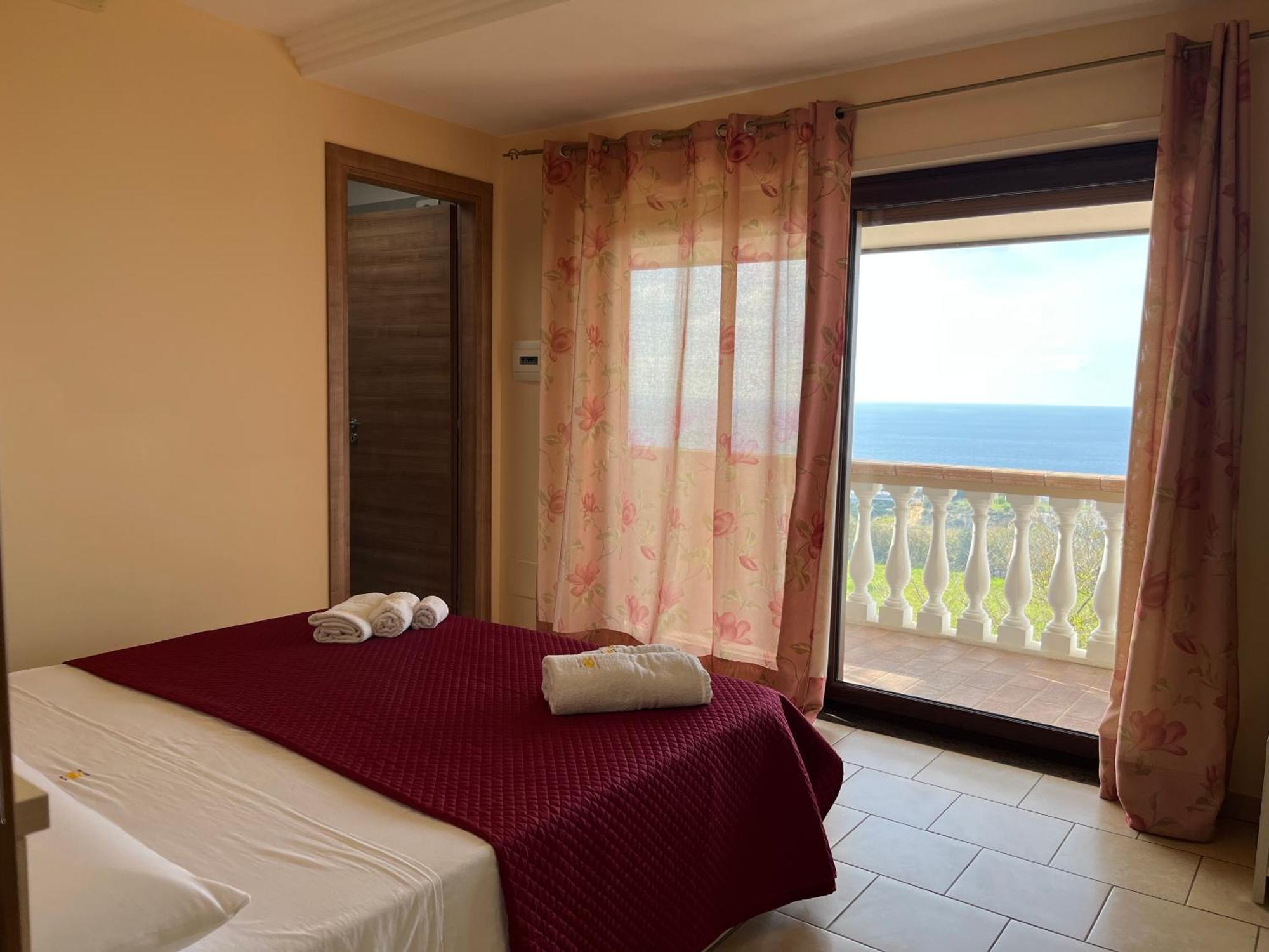 ホテル Residenza Domus Aurea Tropea- Vista Mare サンタ・ドメーニカ エクステリア 写真