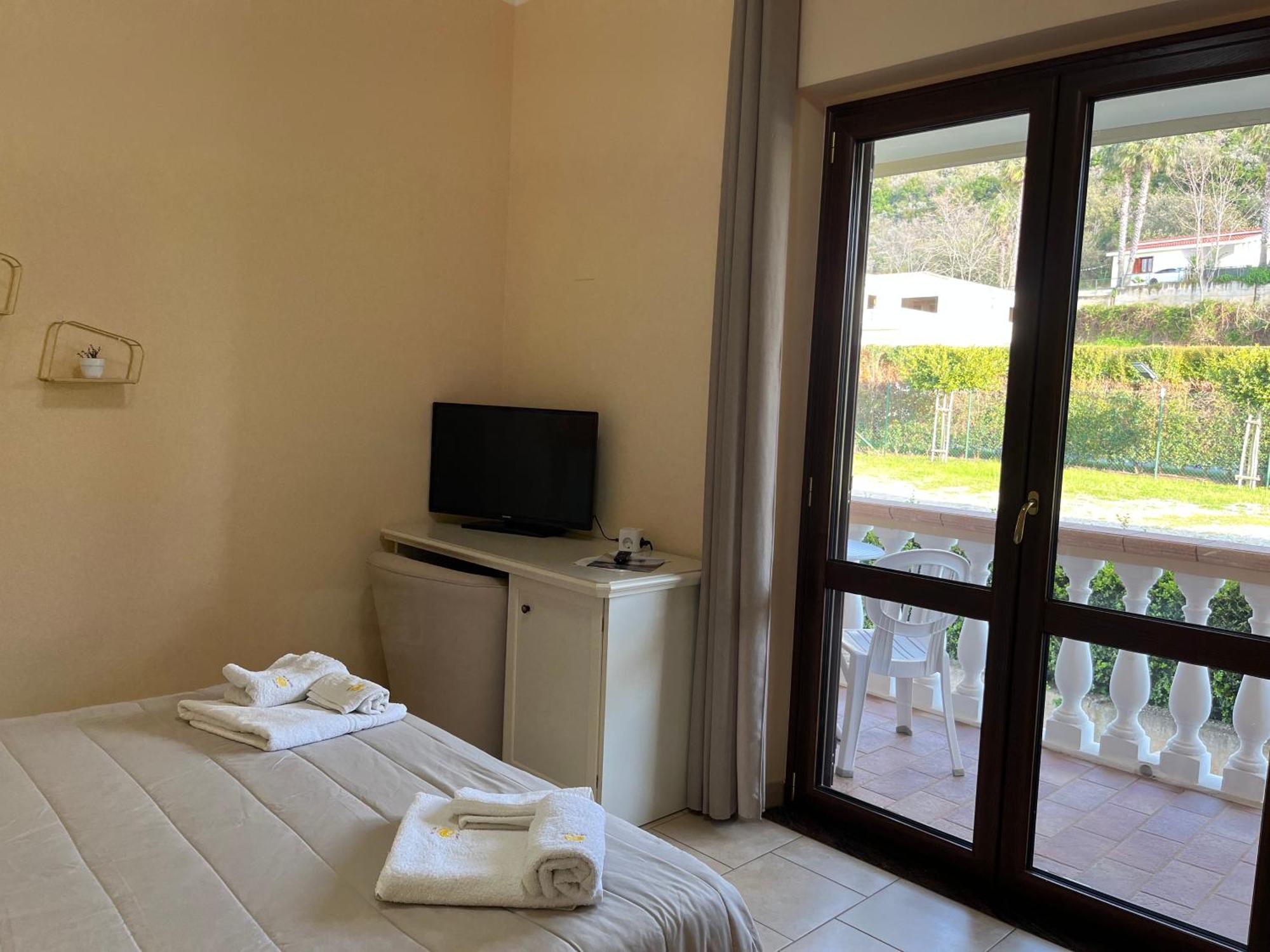 ホテル Residenza Domus Aurea Tropea- Vista Mare サンタ・ドメーニカ エクステリア 写真