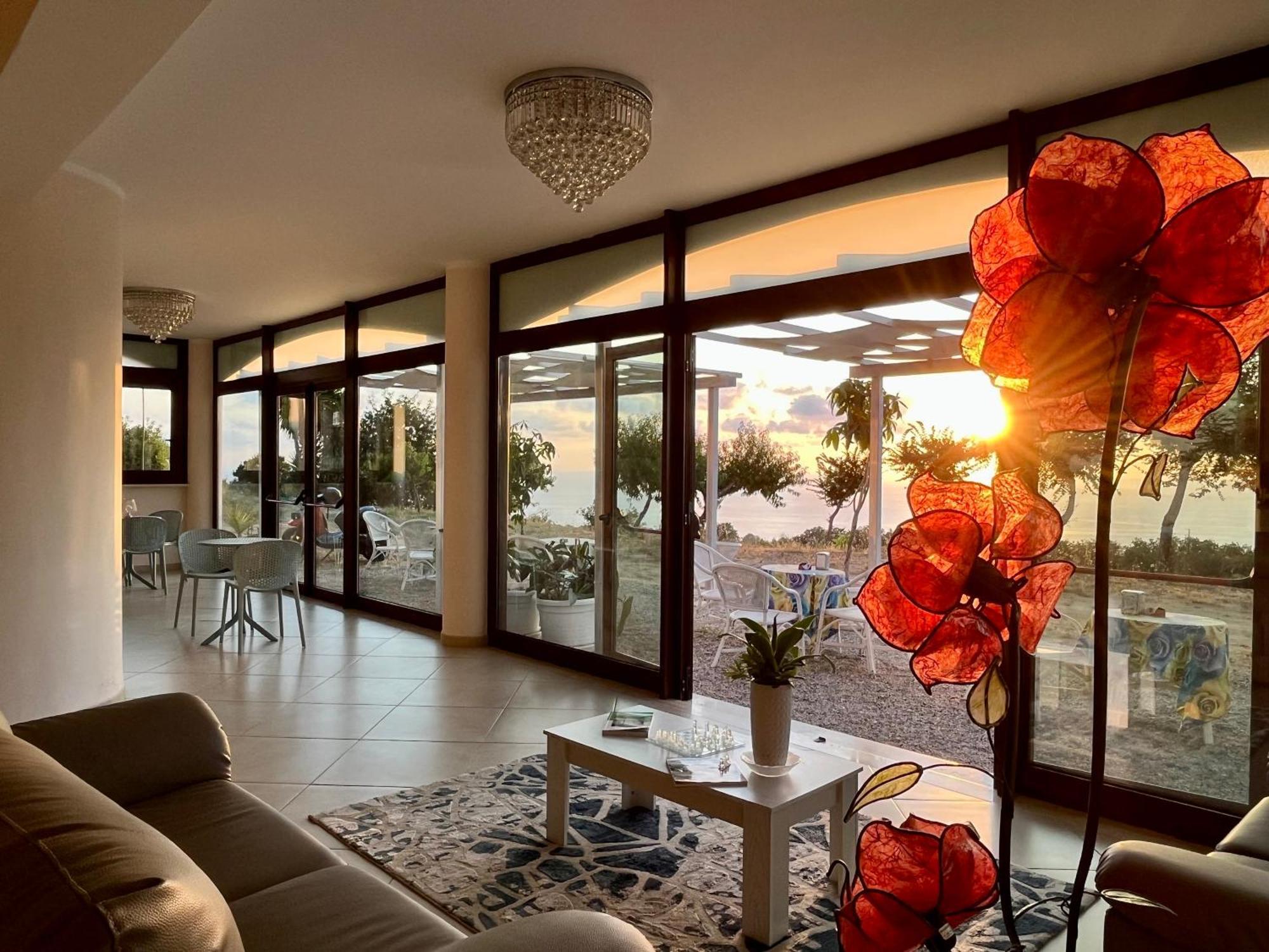 ホテル Residenza Domus Aurea Tropea- Vista Mare サンタ・ドメーニカ エクステリア 写真