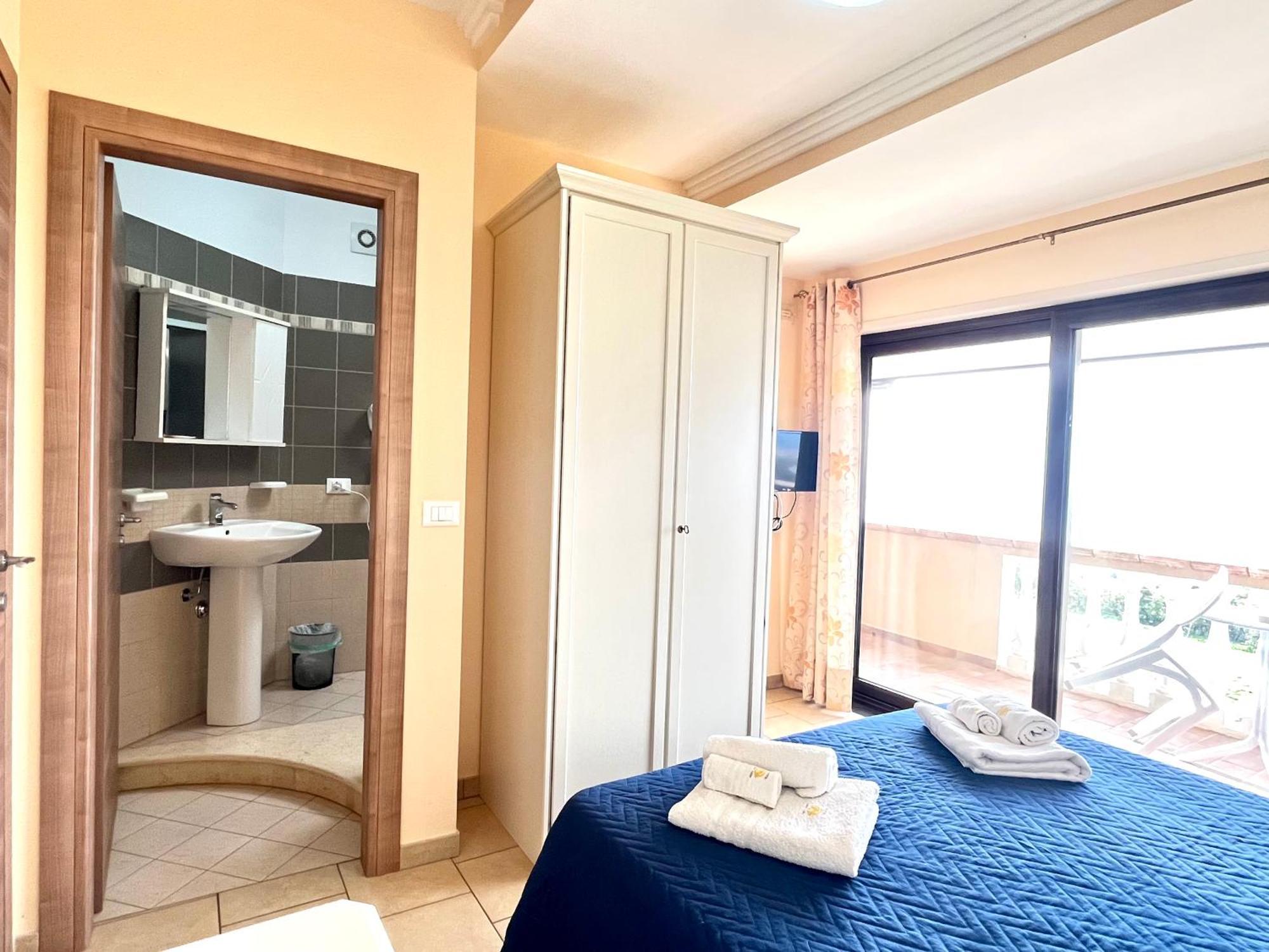 ホテル Residenza Domus Aurea Tropea- Vista Mare サンタ・ドメーニカ エクステリア 写真